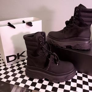 🌟DKNY Genuine Leather Combat Boots. Black Size 5.5. Cool Platforms NWT